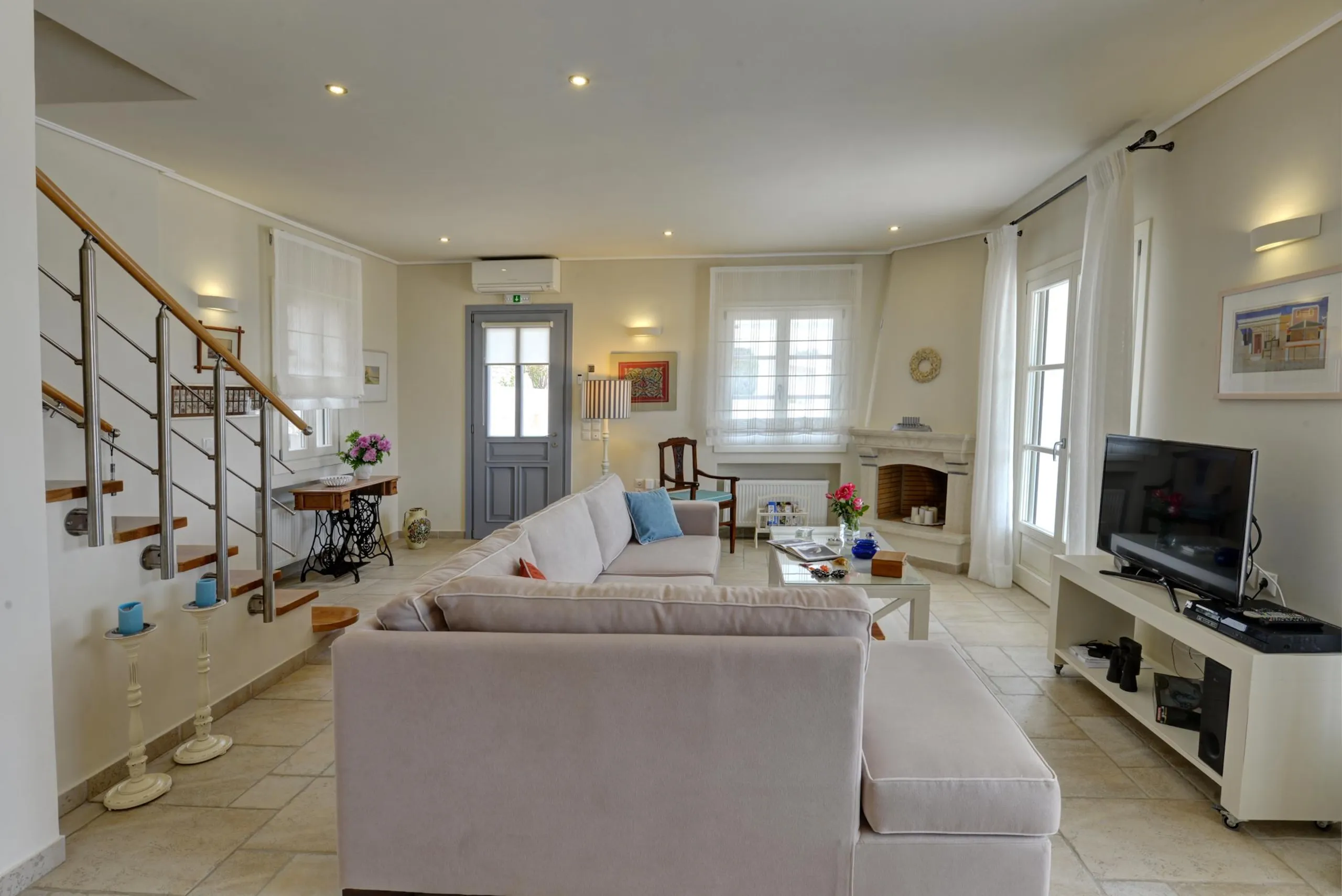 Chloe Villa - PaxosRetreats