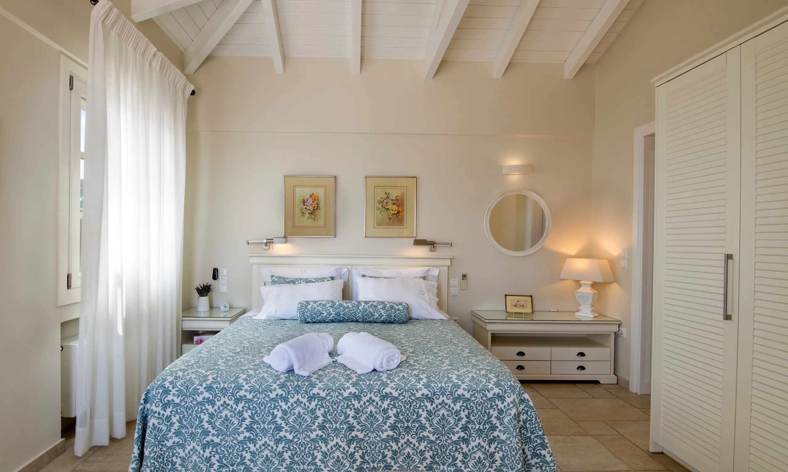 Chloe Villa - PaxosRetreats