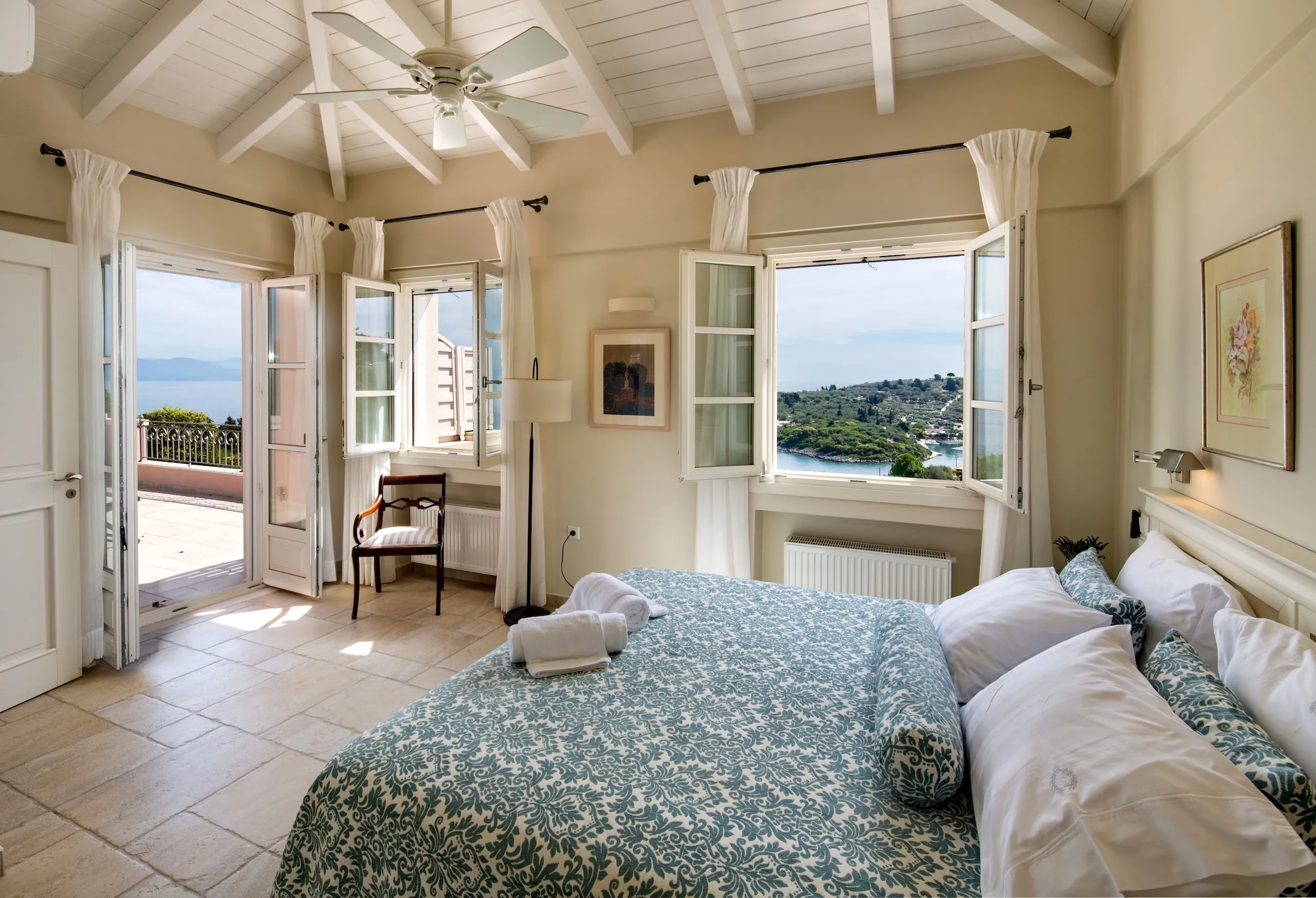 Chloe Villa - PaxosRetreats