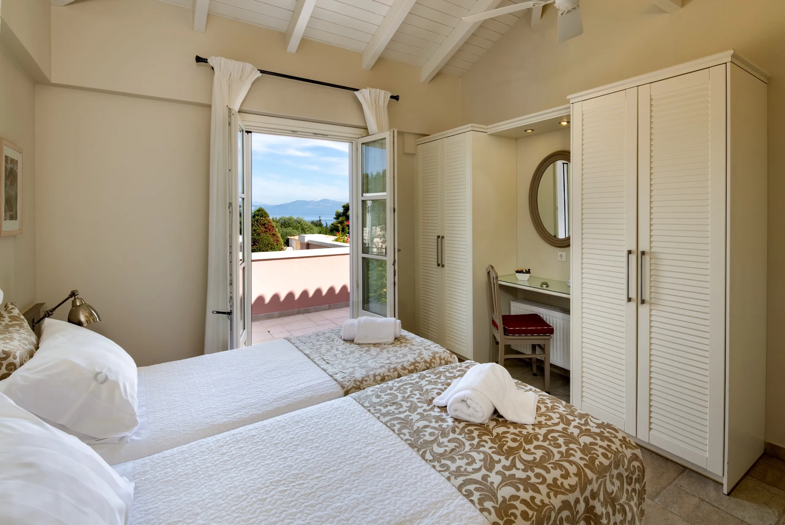 Chloe Villa - PaxosRetreats