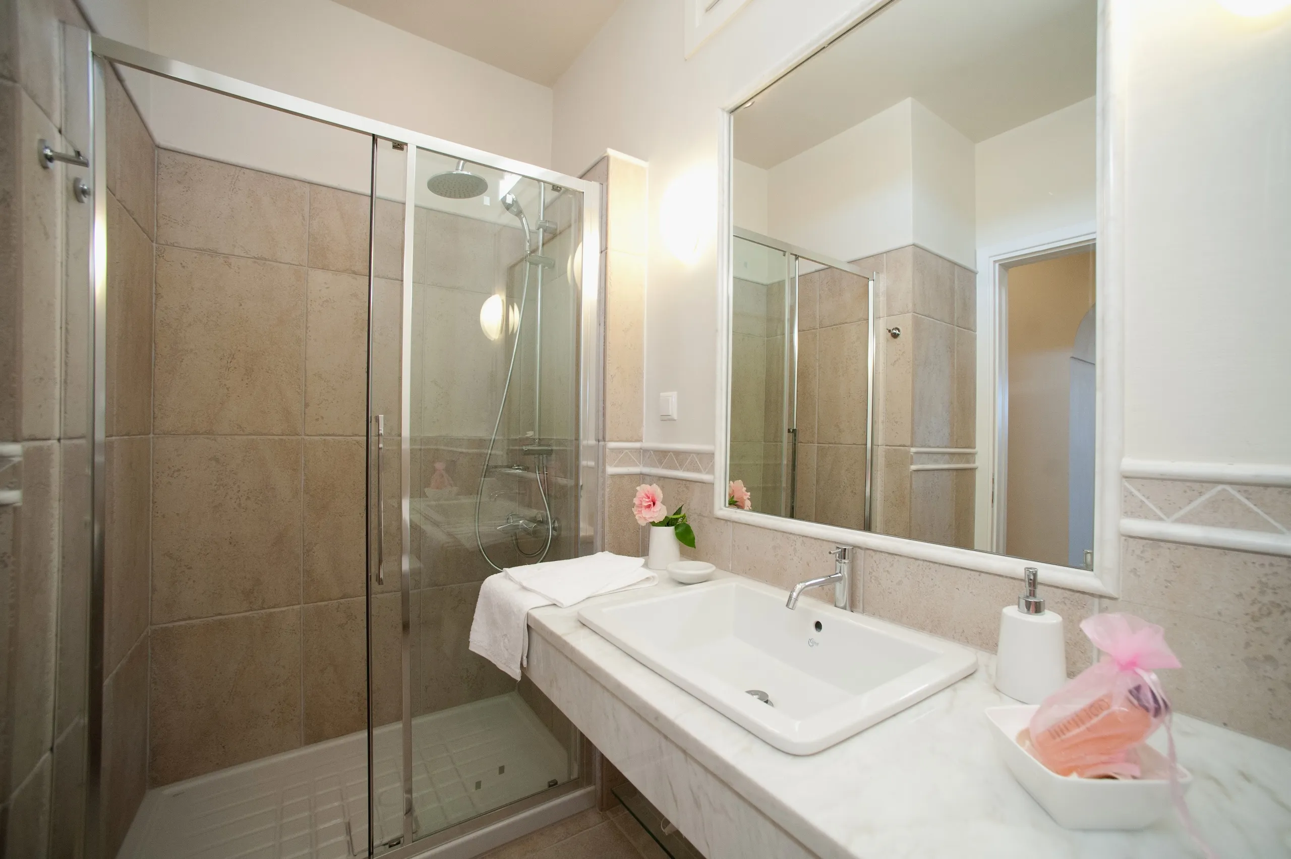 Chloe Villa - PaxosRetreats