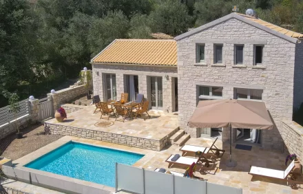 Iliana Villa