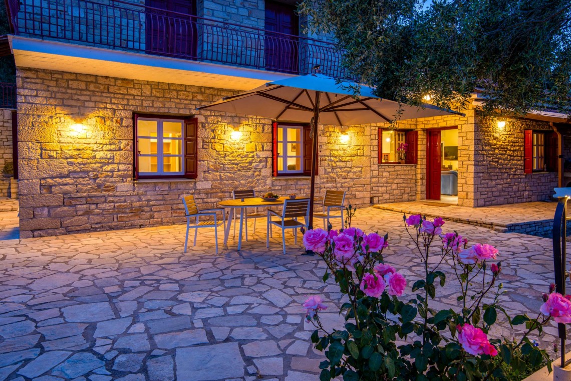 Romanatika House - PaxosRetreats