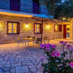 Romanatika House - PaxosRetreats