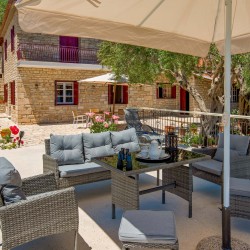 Romanatika House - PaxosRetreats