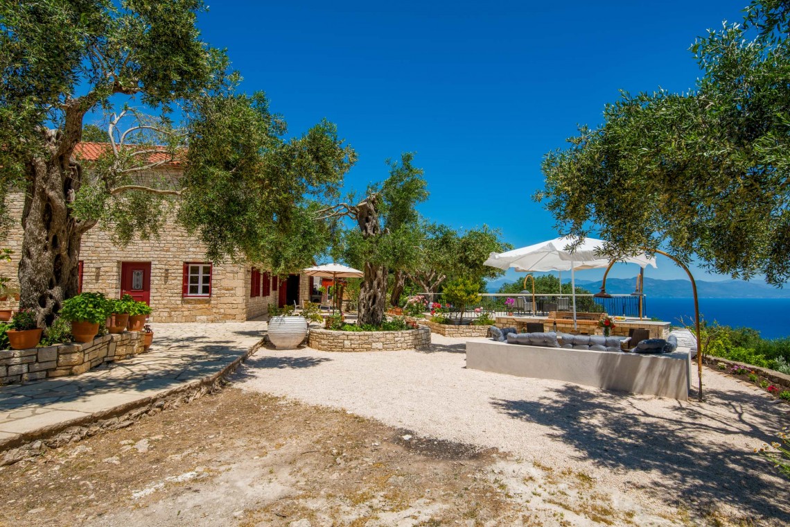 Romanatika House - PaxosRetreats