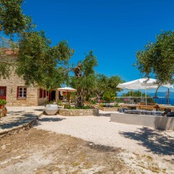 Romanatika House - PaxosRetreats